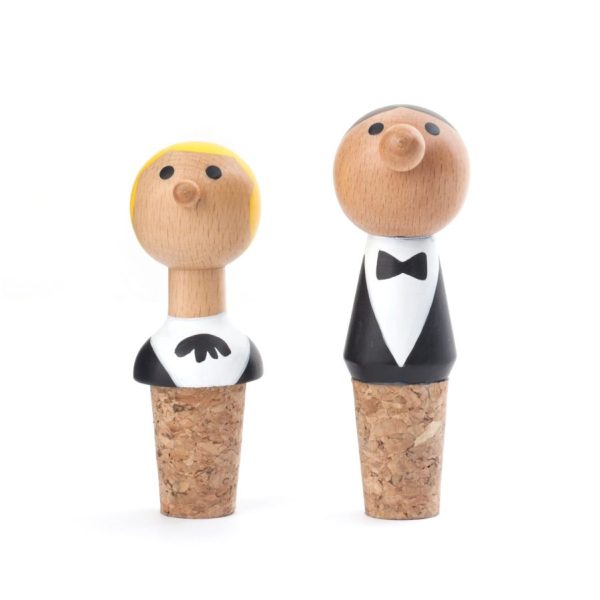 Коркови запушалки за бутилка с горна част- келнер с бяла риза.