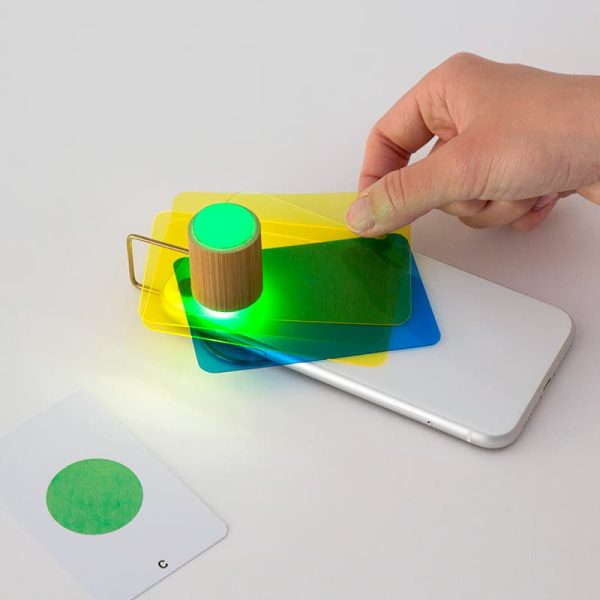 Игра за създаване на цветове чрез смесване на основни такива