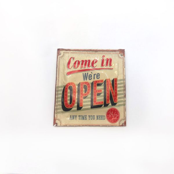 Презерватив с надпис с ретро дизайн COME IN WE'RE OPEN ANYTIME