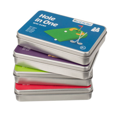 Мини игри в метална кутия като голф и футбол.