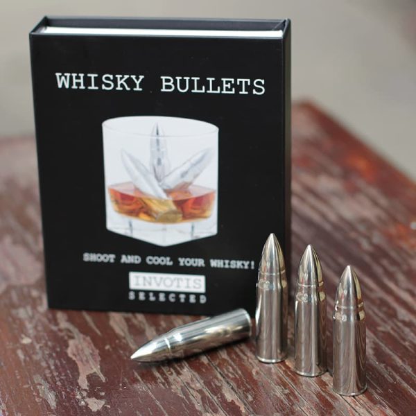 Лед за изстудяване на напитка с многократна употреба във формата на метален куршум.