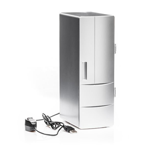 Мини хладилник с USB захранване и дизайн на сребърен домашен хладилник.