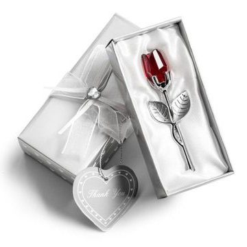 Червена роза от кристал с метални листенце и стъбло.