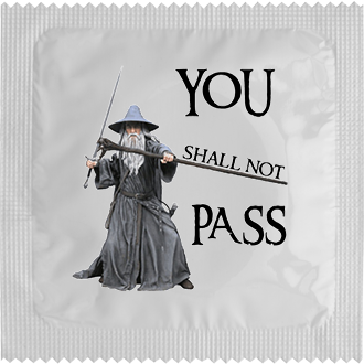 Презерватив с Гандалф в известната поза и надпис: You shall not pass