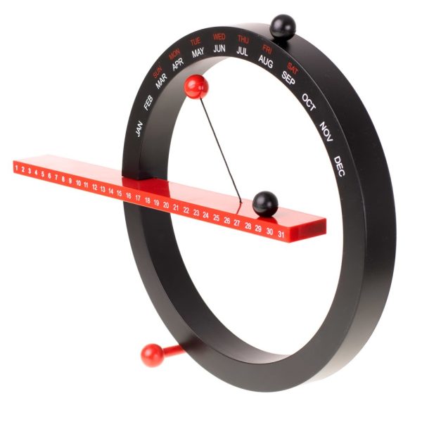 Вечен магнитен календар черен кръг с магнитни левитиращи топчета като модерна скулптура.