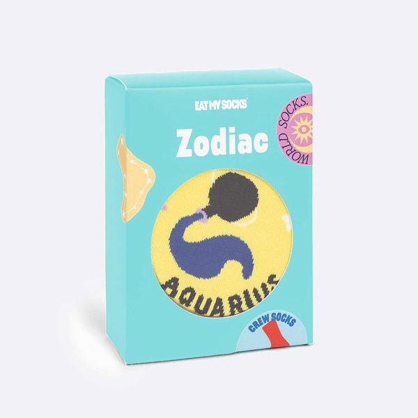 Зодиакални чорапи за водолей в забавна опаковка.
