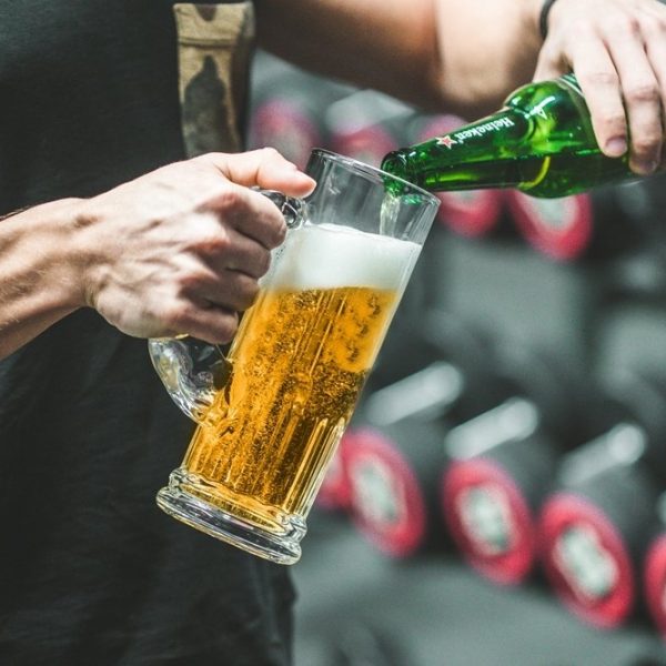 Халба за бира Културист с дръжка- бицепс.