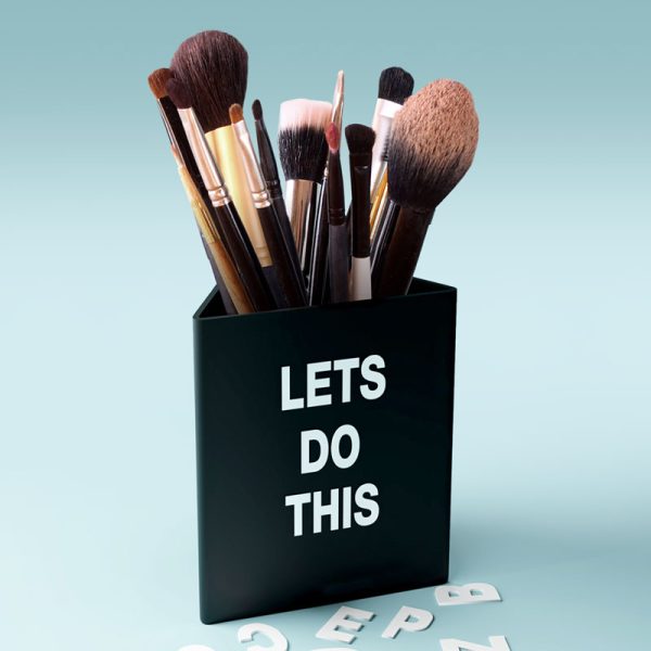 Моливник с магнитни букви и знаци