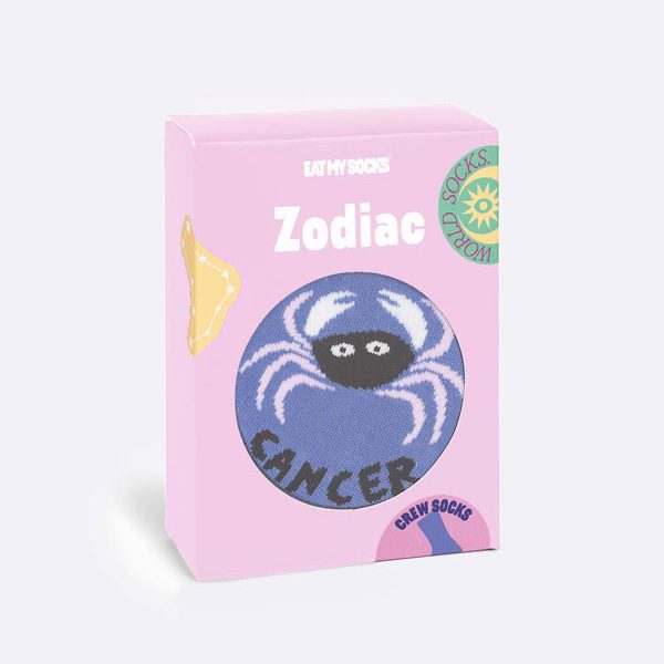 Зодиакални чорапи за рак в забавна опаковка.
