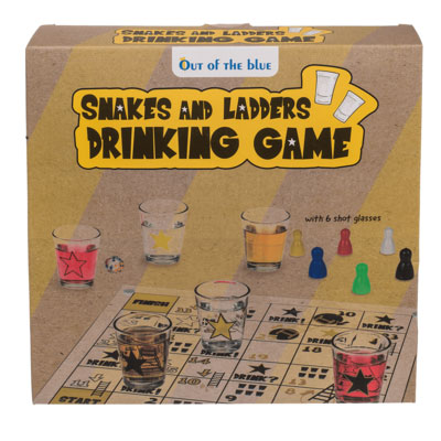 Настолна игра Snakes and Ladders със стъклена дъска и шотове.