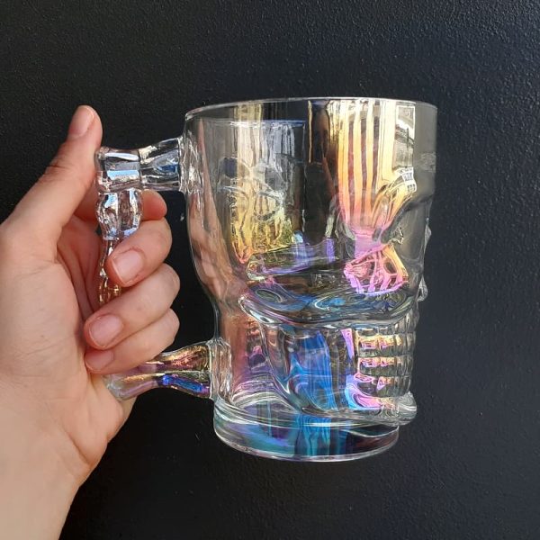 Стъклена халба за бира с релефен череп и перлен ефект на стъклото.