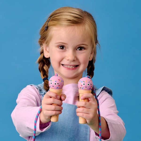 Въже за скачане в бонбонени цветове и с дръжки във формата на весел сладолед.