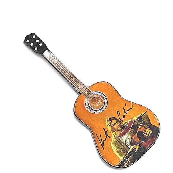 Магнит във формата на китара Kurt Cobain