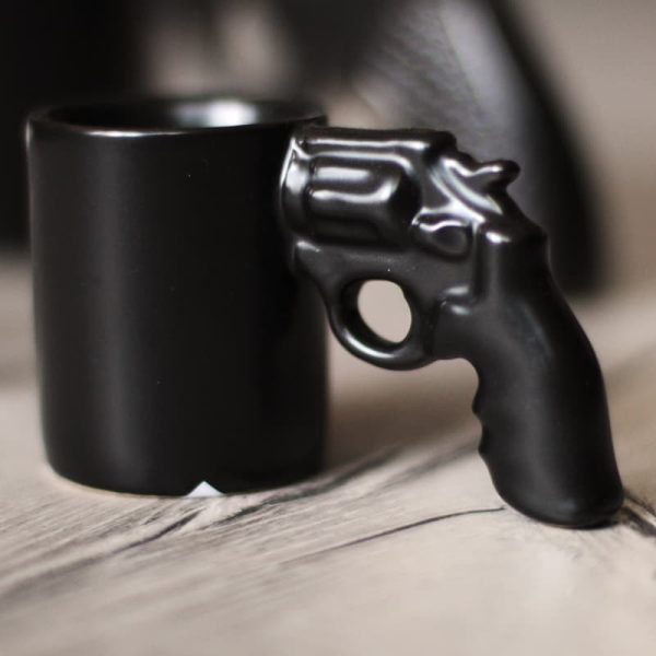 Черна керамична чаша за еспресо с дръжка Пистолет
