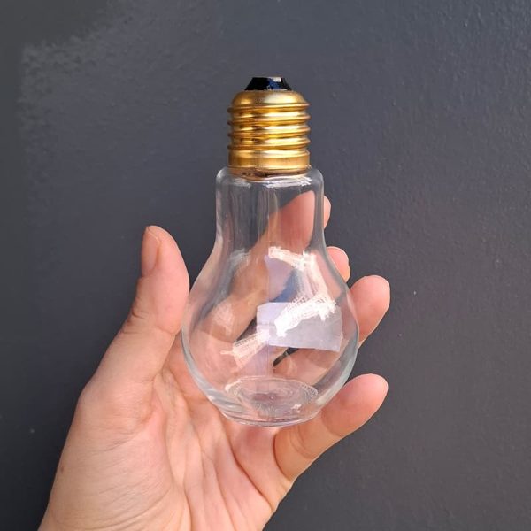 Солница във формата на реалистична Крушка