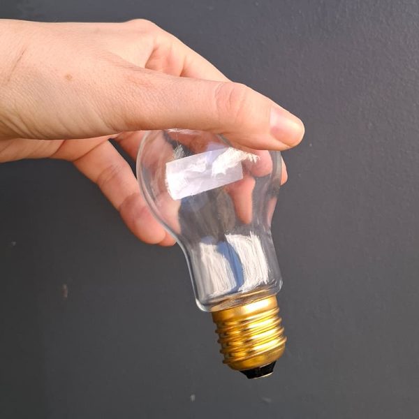 Солница във формата на реалистична Крушка