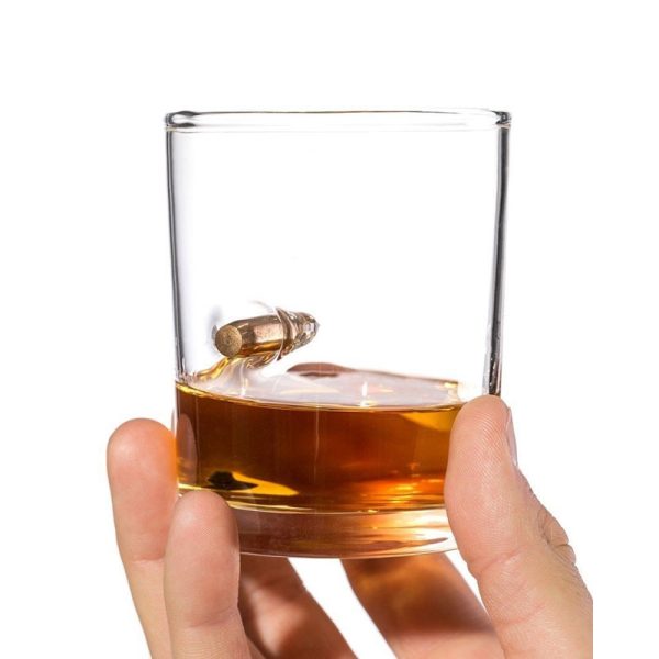 Устойчива на изстрел чаша за уиски с куршум .308