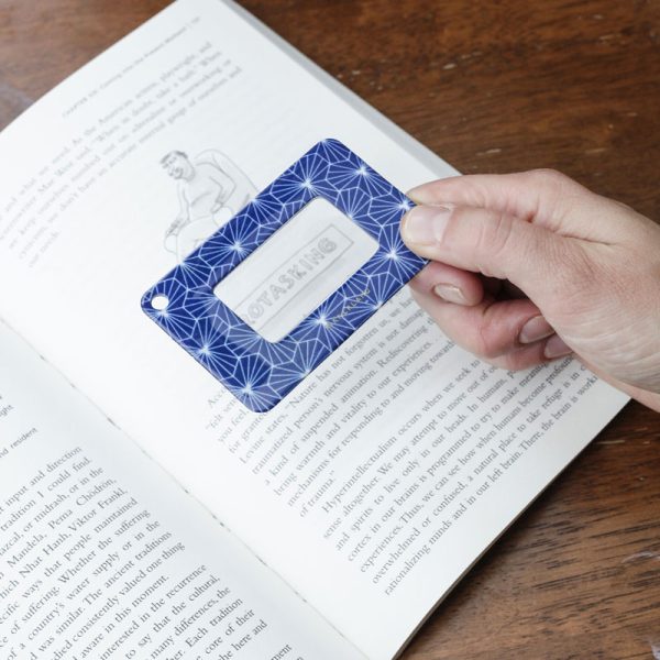 Лупа с размер на дебитна карта в различни цветове