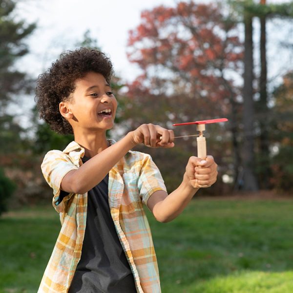 Huckleberry Детски Механичен дървен хеликоптер играчка