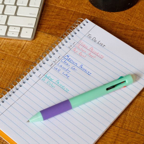 Многоцветна химикалка в 4 цвята с гума за триене