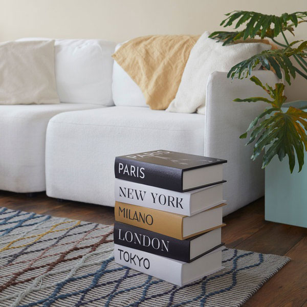 Настолна масичка от книги "Метрополис" със съхранение