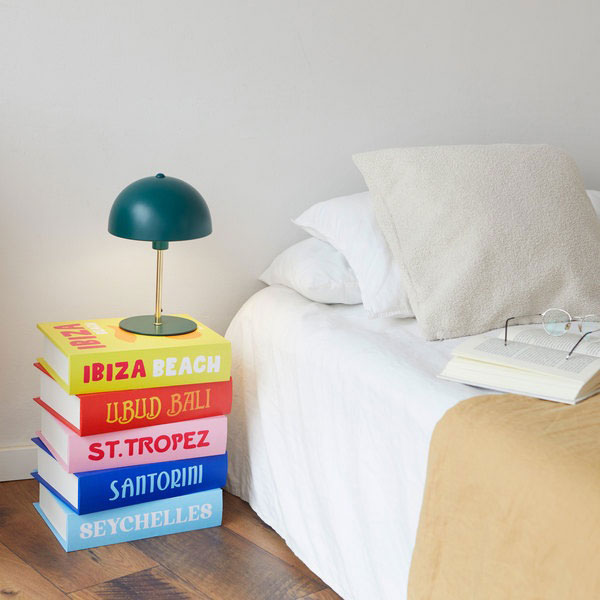 Настолна масичка от книги "Райски дестинации" със съхранение