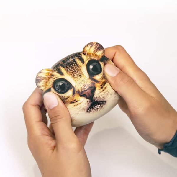 Антистрес топка във формата на котешка глава.