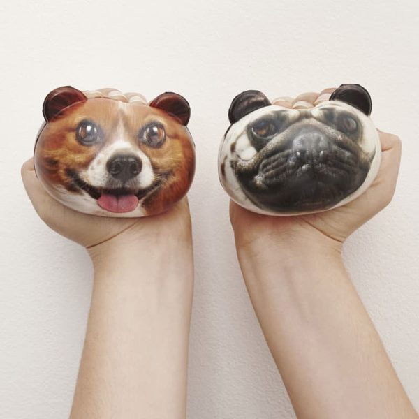 Стрес топка във формата на главата на куче.