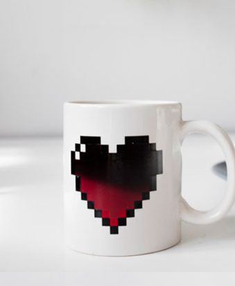 Топлочувствителна чаша Сърце Пиксели